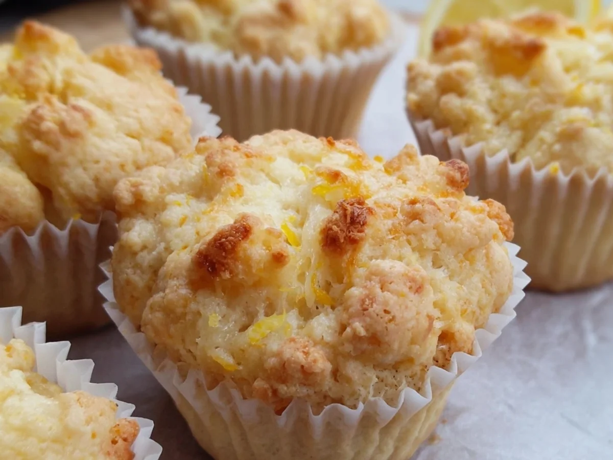 Zitronenmuffins mit Joghurt: Saftig, Fluffig & Leicht - Bild 2