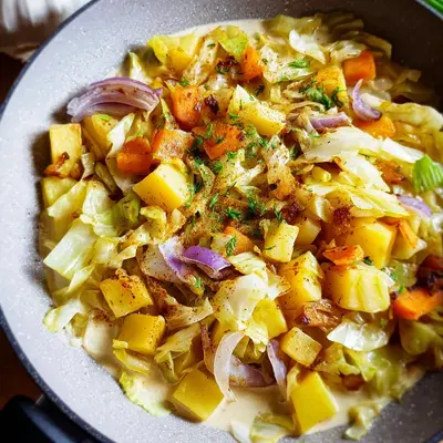 Spitzkohlpfanne mit Kartoffeln: Vegetarisch & schnell zubereitet
